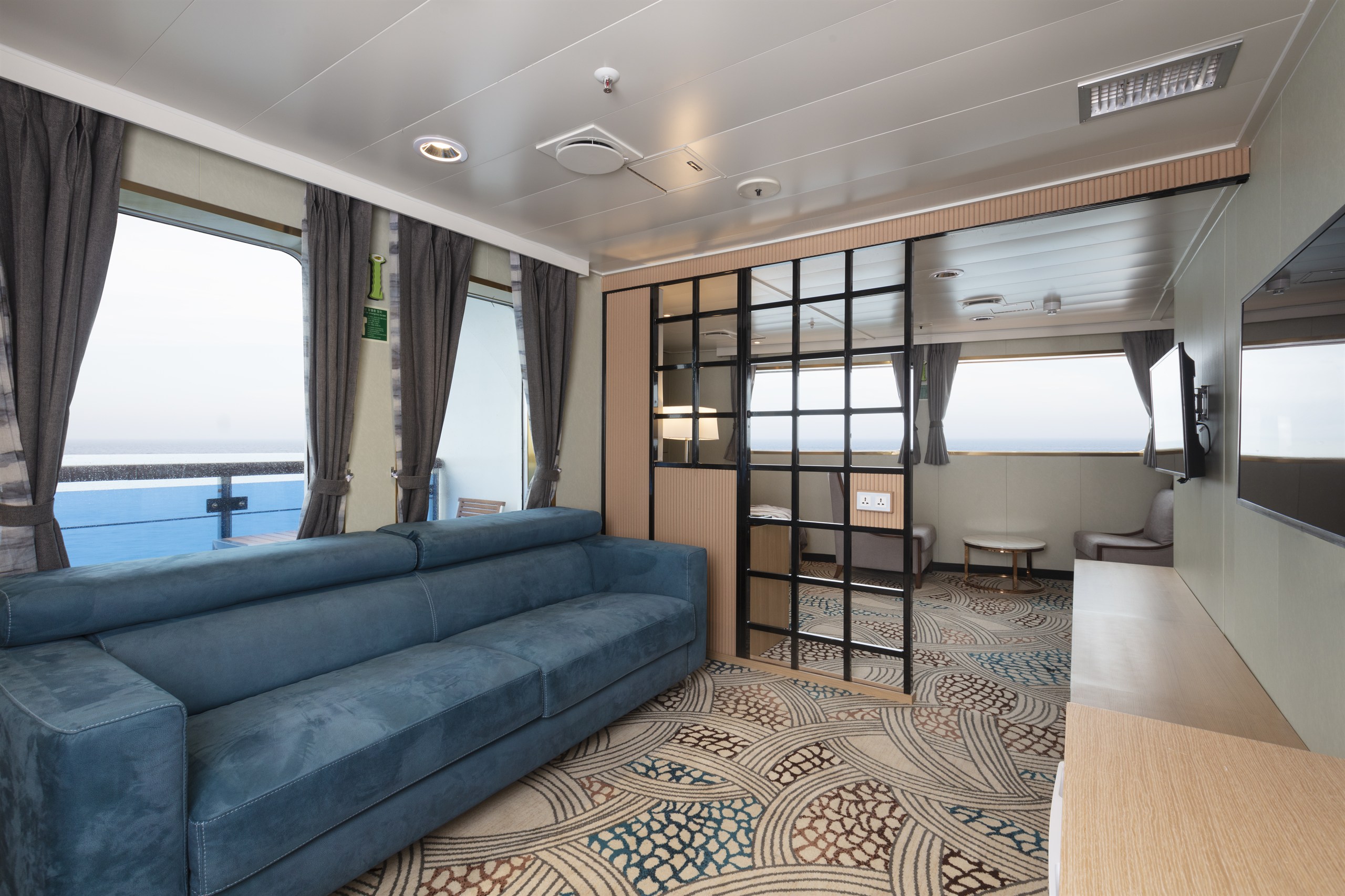 GOLD STELLA — VIP suite with sea-view balcony