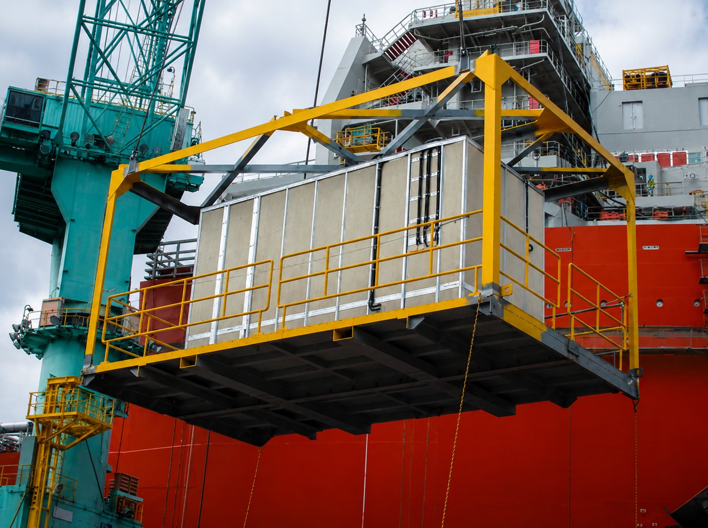 Crane lifting accommodation module